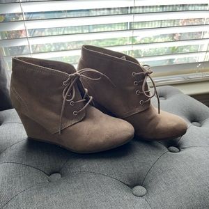 Women’s size 8 Boots